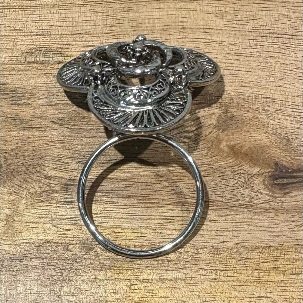 Elegant Silver Tone Filigree Scarf Clip/Slide - Picture 9 of 12